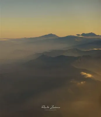 Amanecer en los Andes -  En hypnotisk fusion av traditionella andinska flöjter och moderna elektroniska rytmer.